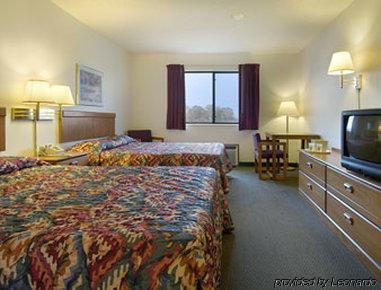 Super 8 By Wyndham Smithville Lake Bilik gambar